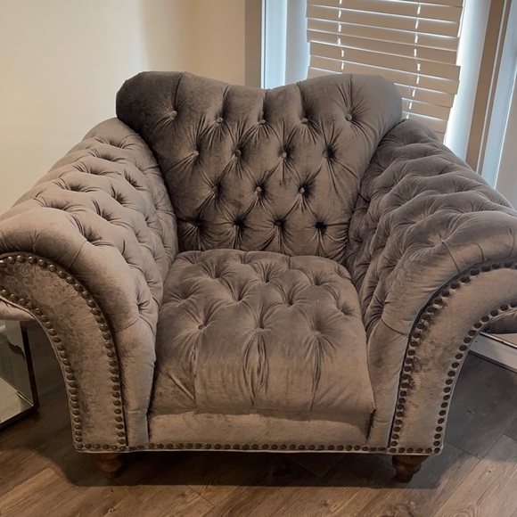 Brittany loveseat - Picture 1 of 3